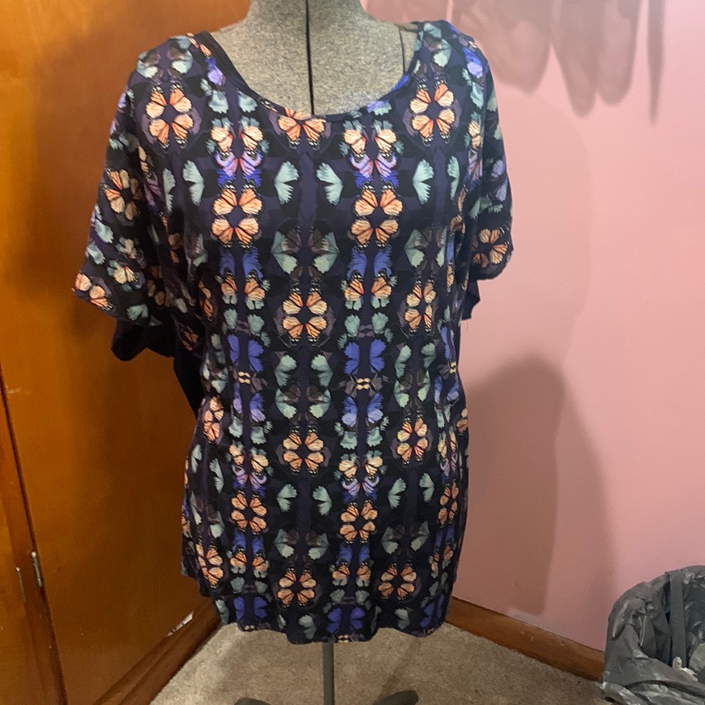 Womens Plus Size Patterned And Solid Top